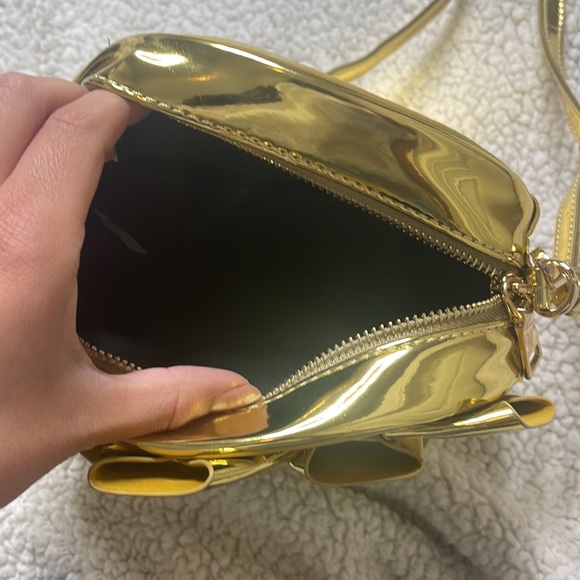 Gold present bag - Picture 2 of 3